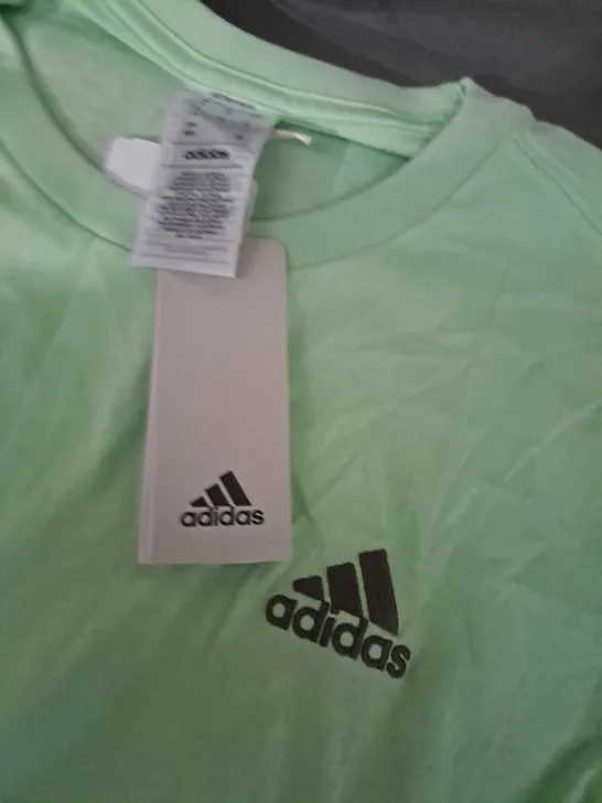 ADIDAS LOGO TEE IN GREEN - MEDIUM