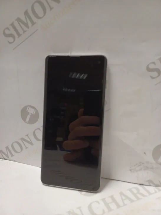 BOXED SAMSUNG GALAXY S10 SMARTPHONE IN WHITE