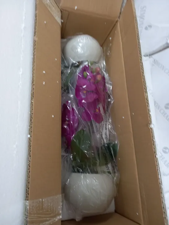 BOX OF 2 SYNTHETIC FLOWERS AND POT 