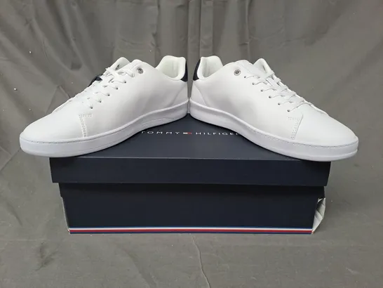 BOXED PAIR OF TOMMY HILFIGER SHOES IN WHITE UK SIZE 9