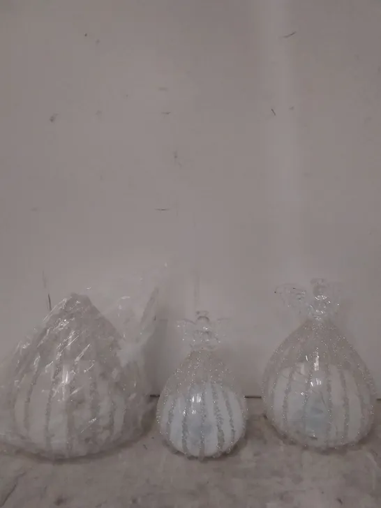 JULIEN MACDONALD SET OF 3 PRE LIT GLASS ANGELS 