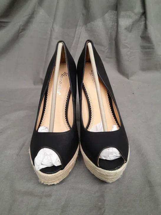 BOX OF APPROXIMATELY 10 WOMENS LAVANDAR HIGH HEEL SHOES IN VARIOUS SIZES