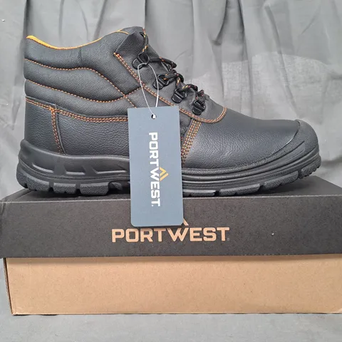 BOXED PAIR OF PORTWEST KUMO BOOTS IN BLACK/ORANGE UK SIZE 11