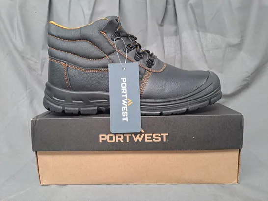 BOXED PAIR OF PORTWEST KUMO BOOTS IN BLACK/ORANGE UK SIZE 11