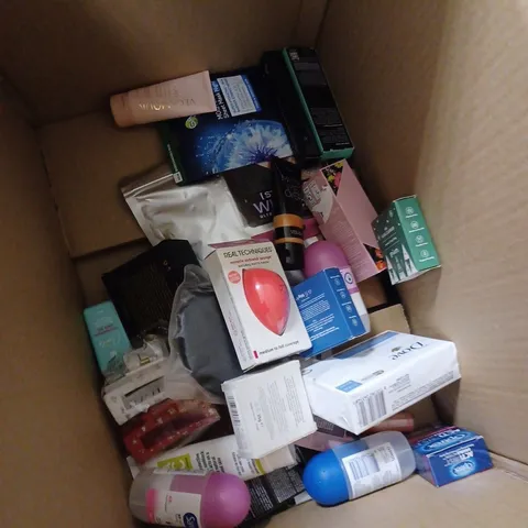 BOX OF APPROXIMATELY 20 ASSORTED ITEMS TO INCLUDE TANGLE TEEZER, SANEX DERMO, ORAL-B ORIGINAL ETC