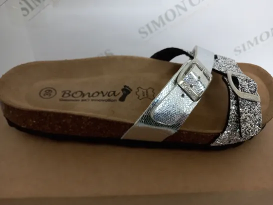 BONOVA SANDLES IN SILVER SIZE 6 