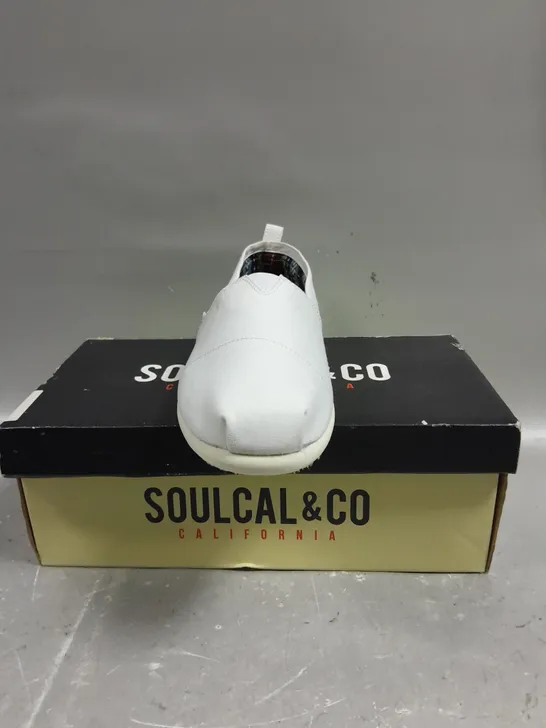 BOXED PAIR OF SOULCAL & CO LONG BEACH SLIP ON SHOES IN WHITE - 8