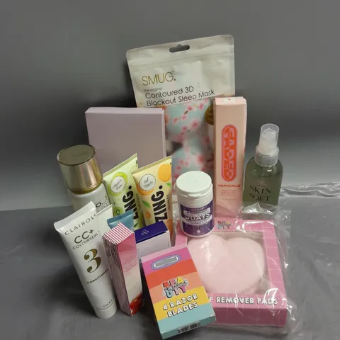 BOX OF APPROXIMATELY 15 COSMETIC ITEMS TO INCLUDE - TOPICALS FADED BRIGHTENING & CLEANSING SERUM - BEAUTY MALLOWS MAKE-UP REMOVER PADS - ESTRID RAZOR BLADE CARTRIDGES - ETC