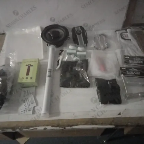 GROUP OF APPROX 10 ASSORTED ITEMS TO INCLUDE SPEAKER, FAN, GLOVES ETC