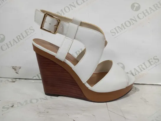 BOXED PAIR OF NEW LOOK OPEN TOE WEDGE HEELS IN WHITE EU SIZE 37