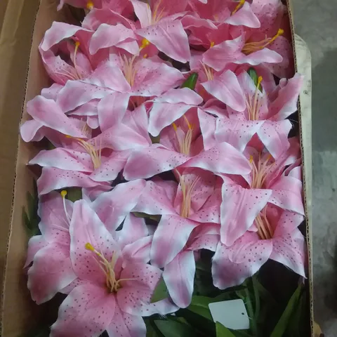 BOX OF 24 BRAND NEW SIGNATURE SILK FLOWERS 85CM SATIN TIGER LILY SPRAY × 3 W/2 FLOWERS, 1 BUD & 11 LEAVES - T.T PINK SILK FLOWERS