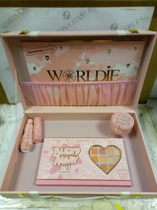 PLOUISE ABSOLUTE WORLDIE SUITCASE GIFT SET 