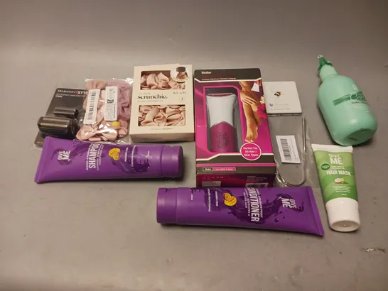 BOX OF APPROXIMATELY 20 COSMETICS GOODS TO INCLUDE GIVE ME SHAMPOO, BABY BEDTIME BUBBLES, AND CLOSEST CURVE SHAVER ETC. 