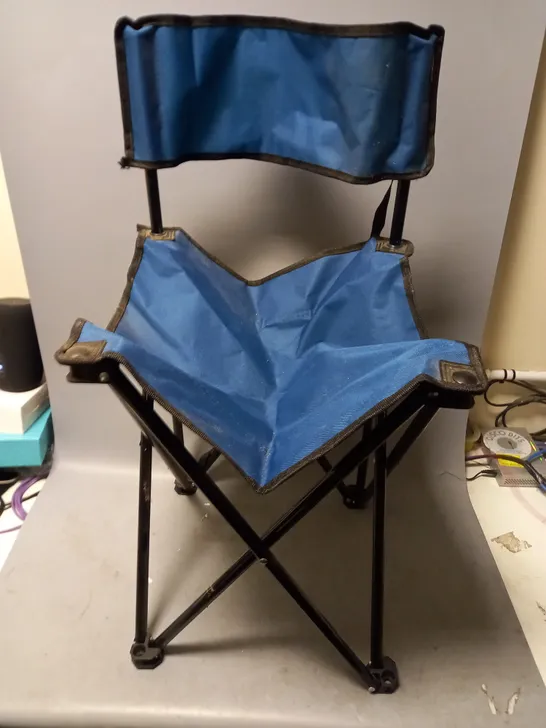 SUMMIT COLLAPSIBLE CHAIR IN BLUE