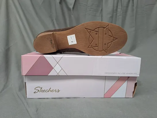 BOXED PAIR OF SKECHERS LADIES WATER RESISTANT SUEDE BROWN BOOTS SIZE 5.5