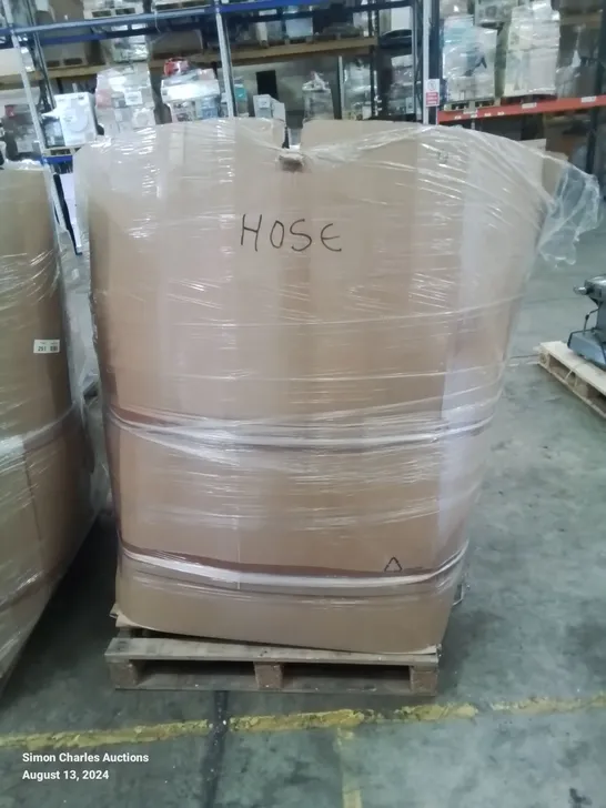 PALLET OF ASSORTED ITEMS TO INCLUDE, AN ASSORTMENT OF EXPANDABLE GARDEN HOSES IN VARIOUS SIZES 