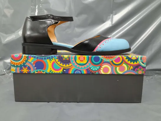 BOXED PAIR OF EMBASSY LONDON SHOES IN BLACK/PINK/AQUA EU SIZE 40