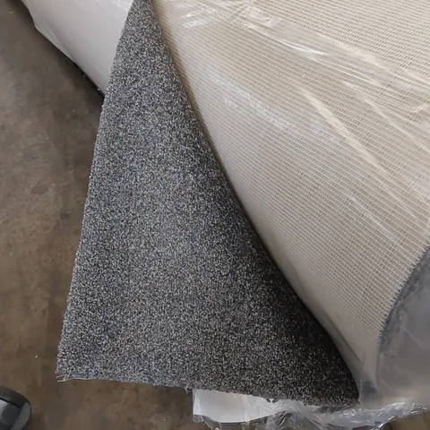 ROLL OF QUALITY EC FREEDOM GUNMETAL CARPET // SIZE: APPROXIMATELY 20.07 X 5m