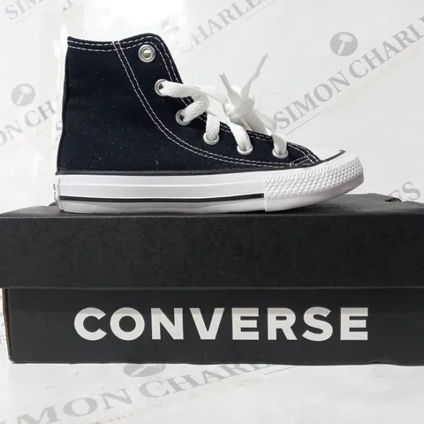 BOXED PAIR OF CONVERSE KIDS SHOES IN BLACK UK SIZE 10