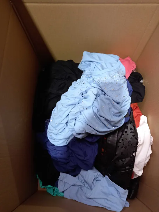 LOT OF APPROXIMATELY 15 CLOTHING ITEMS IN VARIOUS SIZES TO INCLUDE WHITE STUFF, FRANK USHER ETC