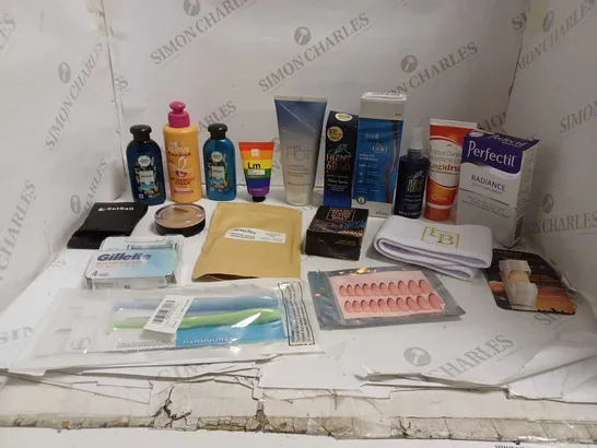 LOT OF APPROXIMATELY 20 ASSORTED COSMETIC GOODS TO INCLUDE: HERBAL ESSENCE REPAIR ARGAN OIL, PILLOW SPRAY, AND GILLETTE SKINGUARD ETC.