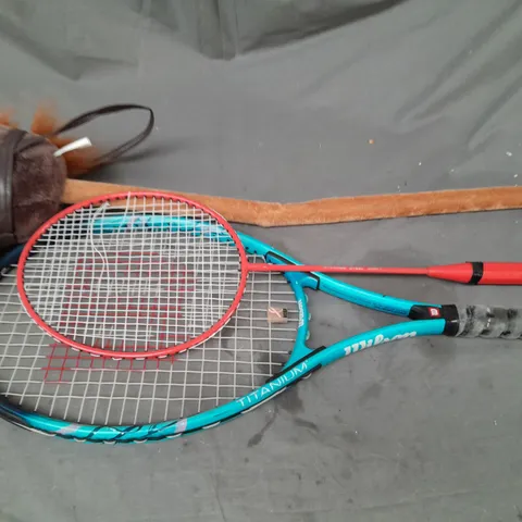 CAGE OF APPROXIMATELY 10 ASSORTED HOUSEHOLD ITEMS AND TOYS TO INCLUDE TENNIS RACKET, BADMINTON RACKET, ETC - COLLECTION ONLY