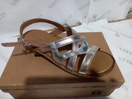 BOXED ADESSO LEATHER SANDALS IN SILVER/BROWN - 40