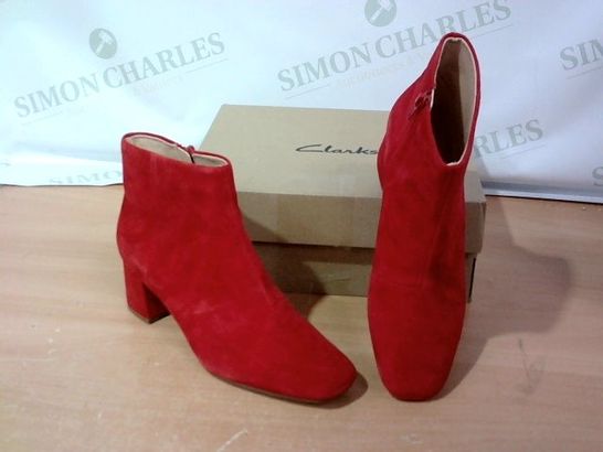 BOXED PAIR OF CLARKS - SIZE 6D