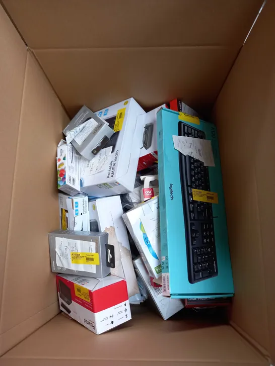 LOT OF APROX 20 ASSORTED ELECTRICAL ITEMS TO INCLUDE KEYBOARD , ALARM CLOCK , RADIO PLAYER ECT