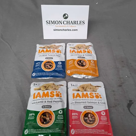 IAMS BOX OF APPROX 30 CATFOOD POUCHES IN ASSORTED FLAVOURS