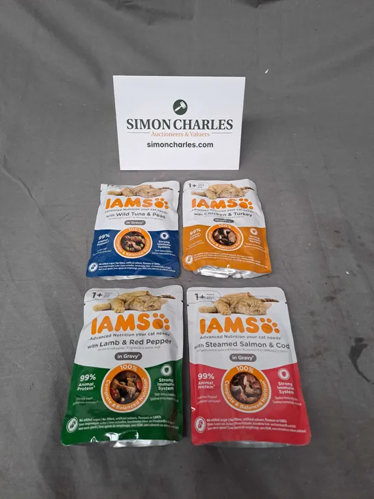 IAMS BOX OF APPROX 30 CATFOOD POUCHES IN ASSORTED FLAVOURS