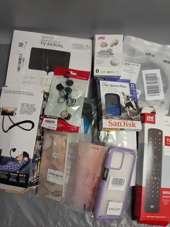 BOX OF APPROX 40 ELETRICAL ITEMS AND ACCESSORIES TO INCLUDE SANDISK CLIP SPORT PLUS, JVC GUMMY WIRELESS EARBUDS, ONE FOR ALL UNIVERSAL TV REMOTE ETC 