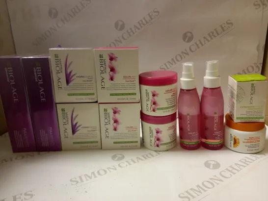 LOT OF APPROX 12 ASSORTED MATRIX HAIR PRODUCTS TO INCLUDE SUN REPAIR TREATMENT, CERAMIDE TREATMENT, SHINE SHAKE, ETC