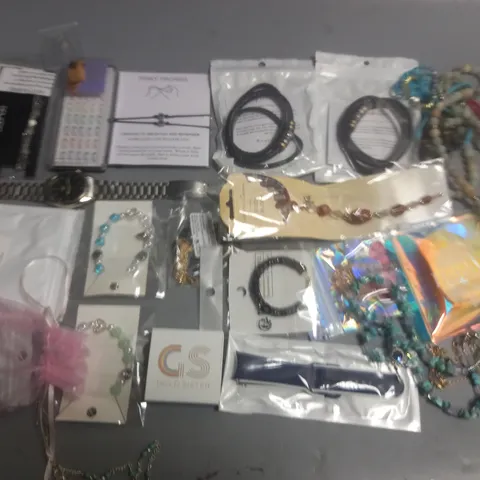 LOT OF ASSORTED JEWELLERY AND WATCH ITEMS TO INCLUDE BRACELETS, NECKLACES NOSE STUDS