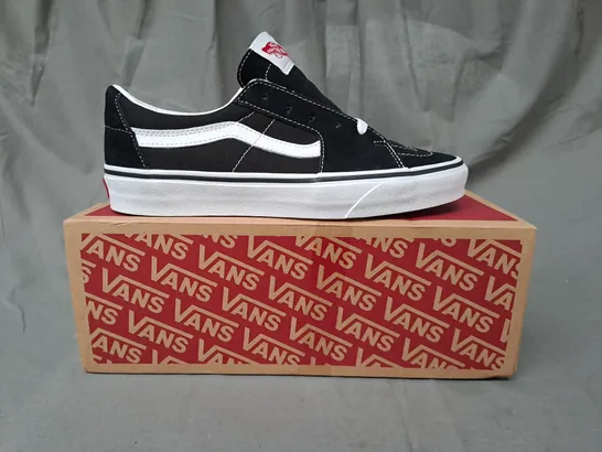 BOXED PAIR OF VANS SK8-LOW SHOES IN BLACK/WHITE UK SIZE 6