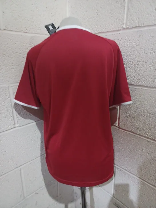 APPROXIMATELY 6 ASSORTED ERREA FOOTBALL TOPS IN VARIOUS SIZES