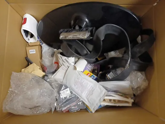 BOX OF APPROX 30 ASSORTED ITEMS TO INCLUDE CAR LETTERS, CONTINENTAL TYRE, AIR FRESHENERS