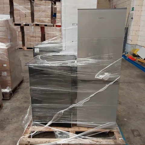 PALLET OF 2 ASSORTED WHITE GOODS APPLIANCES TO INCLUDE; RUSSELL HOBBS LOW FROST FRIDGE FREEZER 50CM SILVER HOOVER HLEV9DGB FREESTANDING VENTED TUMBLE DRYER