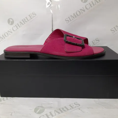 NATURALIZER SUEDE SANDAL IN HOT PINK WITH ANIMAL PRINT BUCKLE SIZE 7