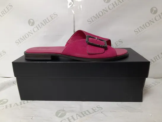 NATURALIZER SUEDE SANDAL IN HOT PINK WITH ANIMAL PRINT BUCKLE SIZE 7