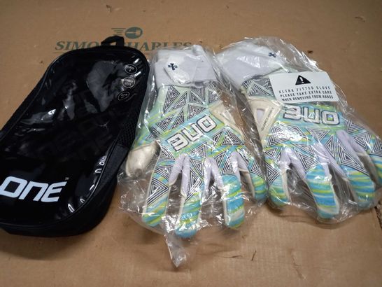 PAIR OF ONE GOALKEEPER GLOVES - SIZE 6