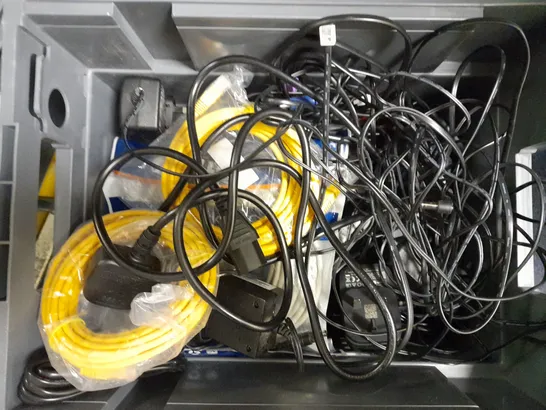 BOX OF APPROX 20 ASSORTED CABLES AND WIRES INCLUDING DUALIT KETTLE BASE