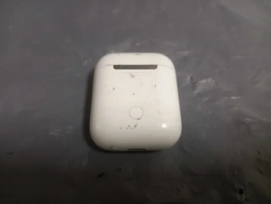 APPLE AIR PODS FIRST GEN IN WHITE 