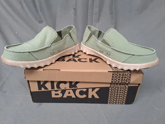 BOXED PAIR OF KICKBACK COUCH MID SLIP-ON SHOES IN GREEN UK SIZE 8