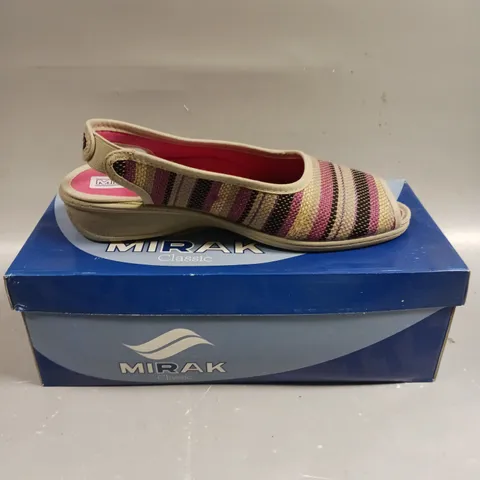 BOXED PAIR OF MIRAK CLASSIC OPEN TOE SLIP ON SANDLES IN RED - SIZE 6
