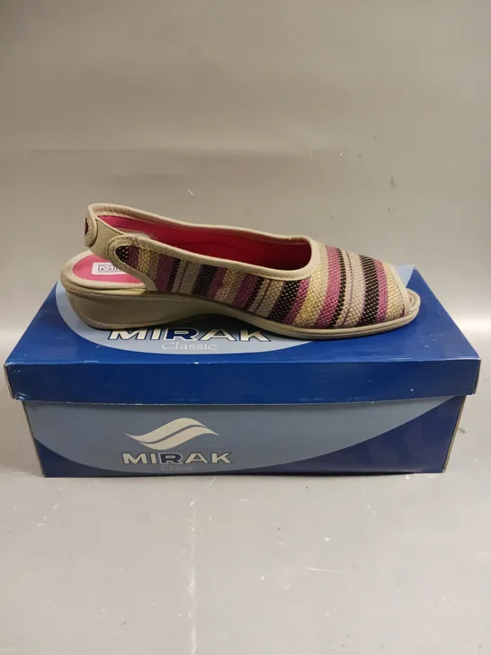 BOXED PAIR OF MIRAK CLASSIC OPEN TOE SLIP ON SANDLES IN RED - SIZE 6