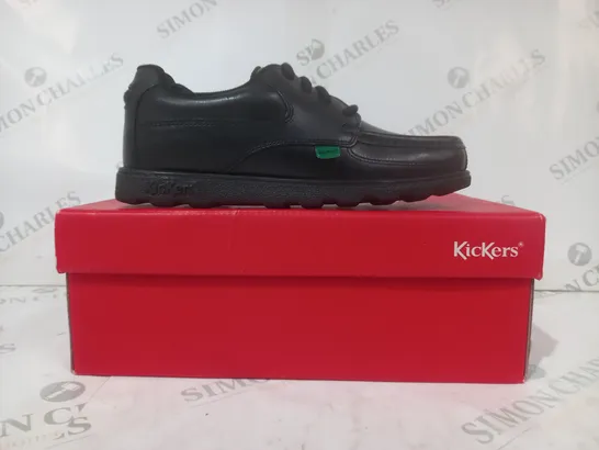 BOXED PAIR OF KICKERS LACE UP SHOES IN BLACK EU SIZE 37