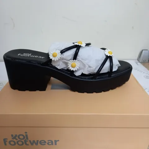 BRAND NEW BOXED PAIR OF KOI VEGAN LEATHER BLOOMING DAISY OASIS STRAPPY SLIDERS IN BLACK UK SIZE 10