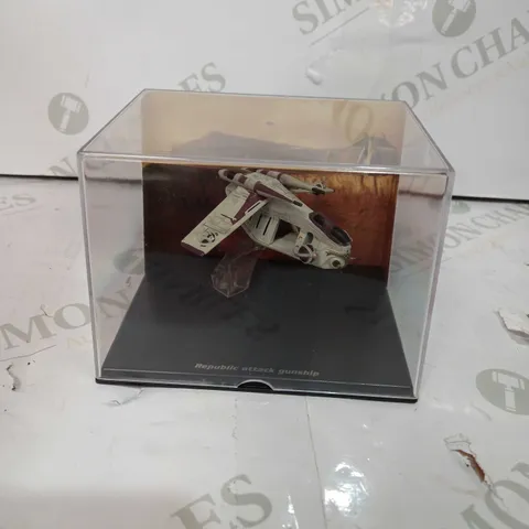 STAR WARS REPUBLIC ATTACK GUNSHIP MINI COLLECTABLE