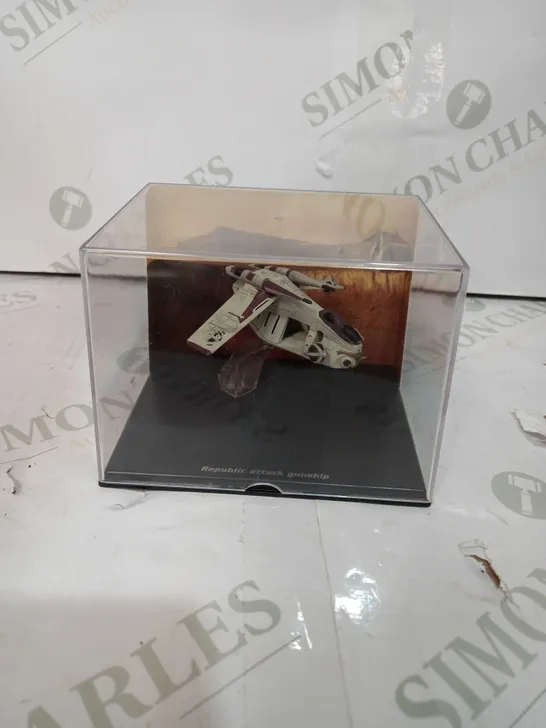 STAR WARS REPUBLIC ATTACK GUNSHIP MINI COLLECTABLE